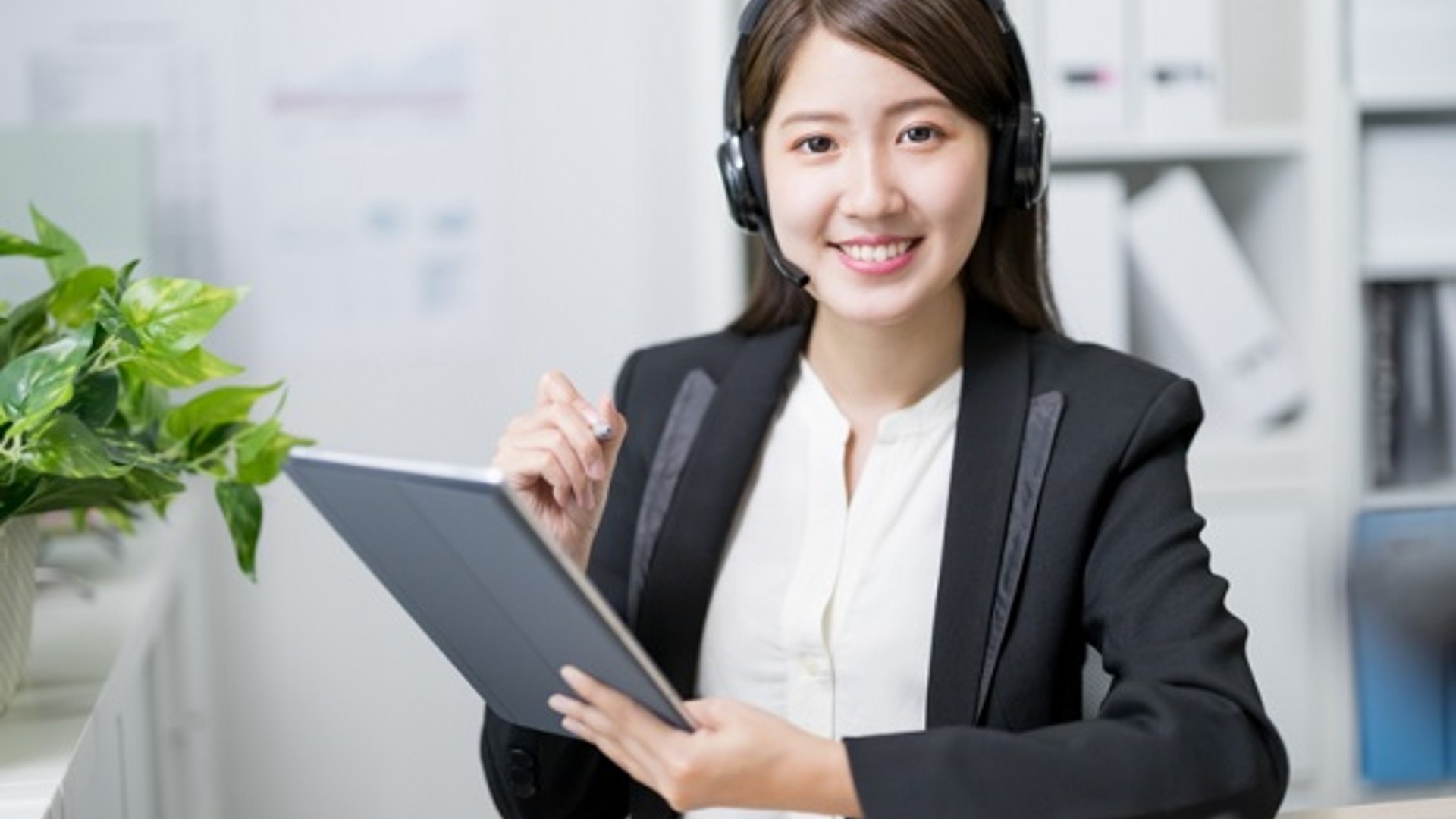 Đội ngũ hỗ trợ khách hàng jjun88 luôn sẵn sàng phục vụ 24/7